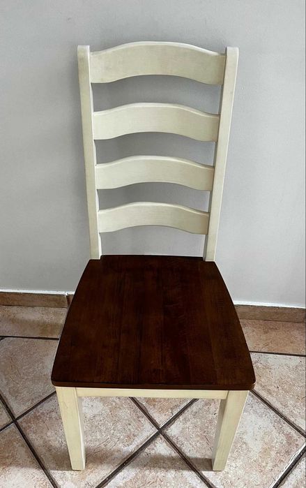 Mesa de madeira de jantar
