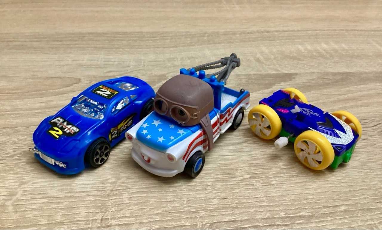 Машинки різні і Тачки из Happy Meal журнал Cars McDonald`s 2006