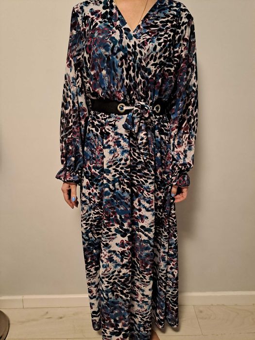 Piękna sukienka kopertowa na podszewce