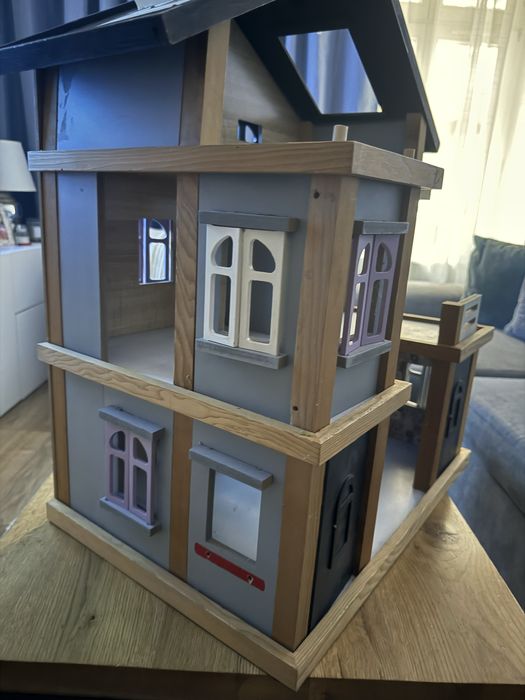 Domek - piekny! drewniany - duzy!