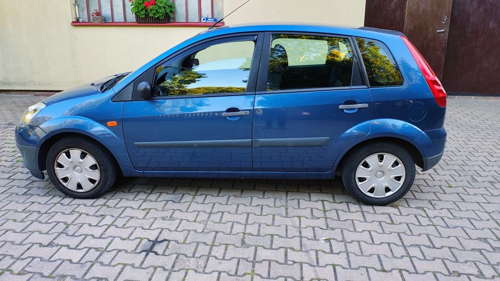 Fiesta mały przebieg 2006 rok 1.3 benzyna, do wymiany pompa oleju