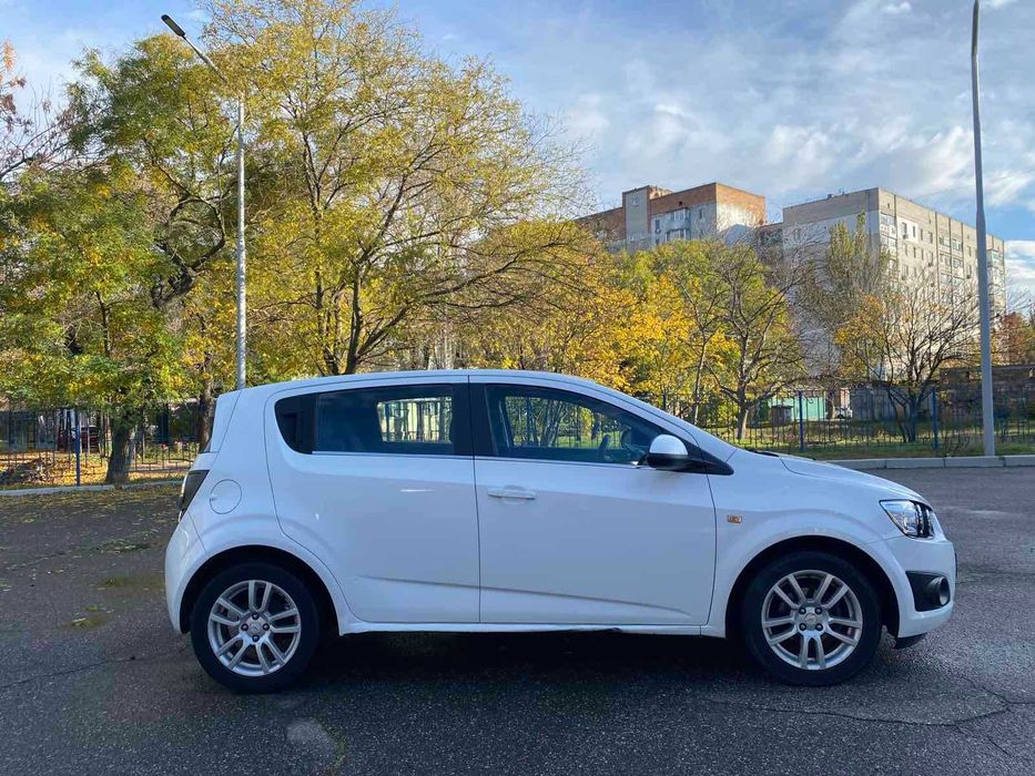 Chevrolet Aveo 2012 року 1.2/бензин