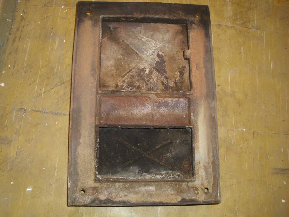 Stare drzwiczki do pieca kaflowego z Prl-u