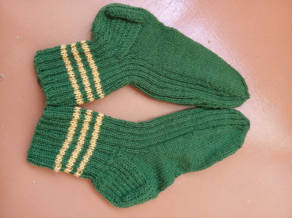 Вручну в'язані шкарпетки