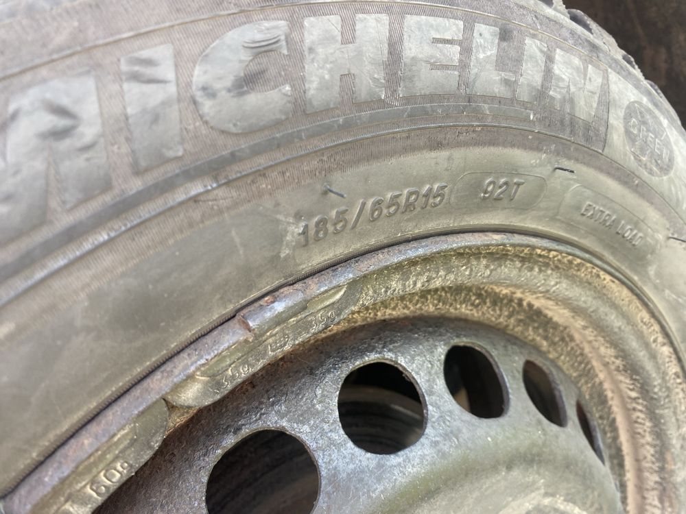Продам резину зиму michelin состояние нового
