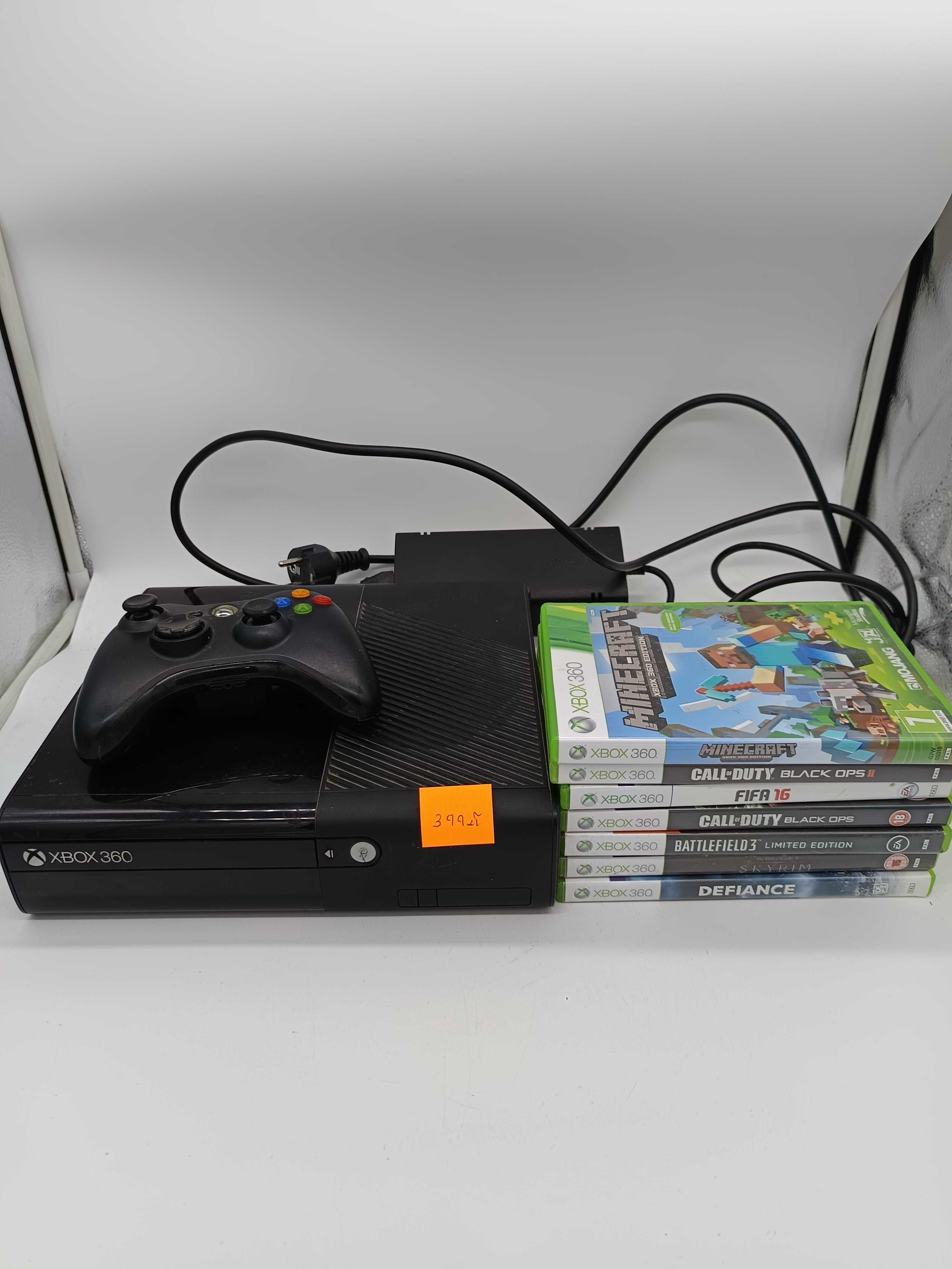 Konsola Microsoft Xbox 360 E 250 GB + gry minecraft itd