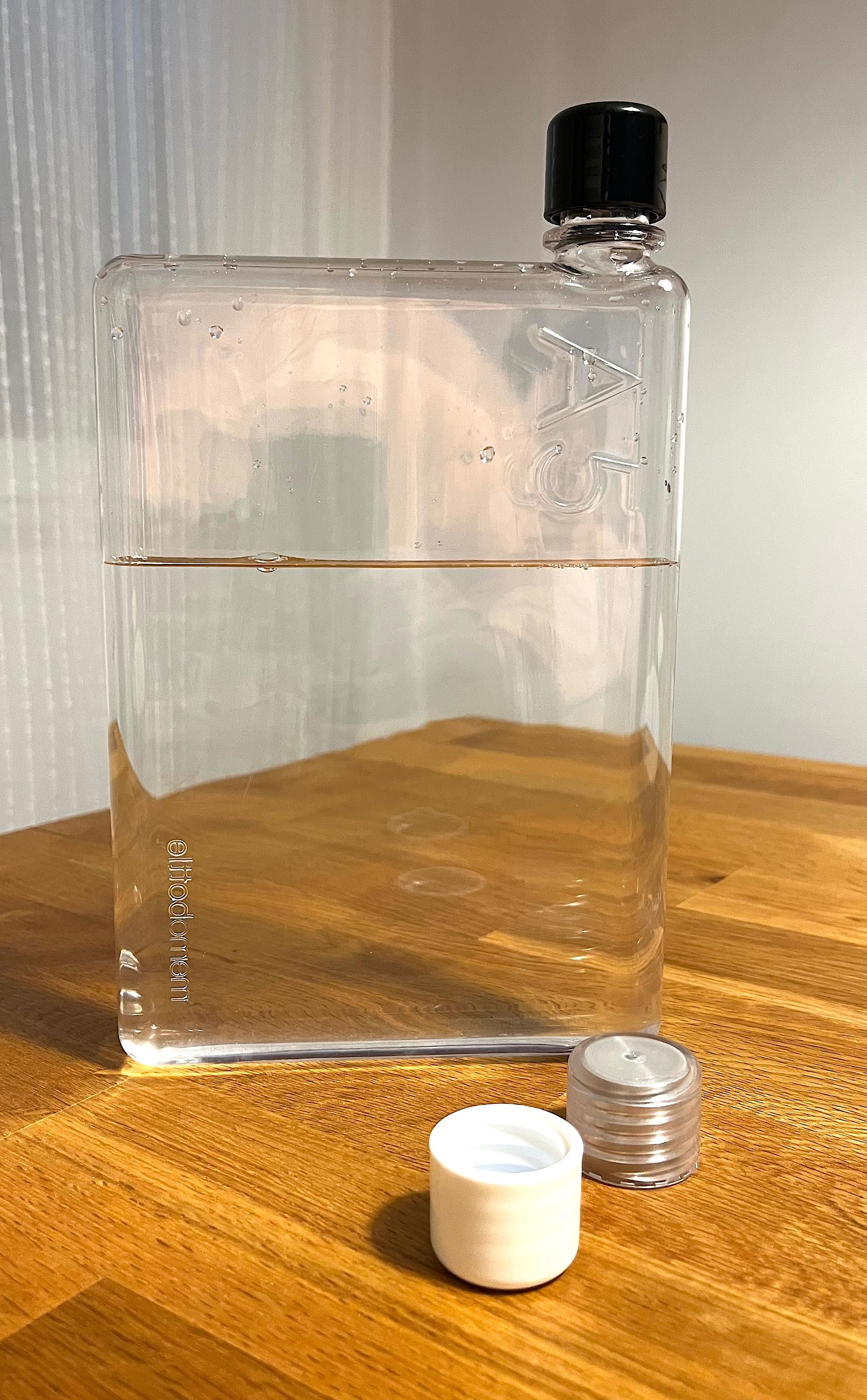 Garrafa de água DESIGN MEMOBOTTLE A5 nova — 28€