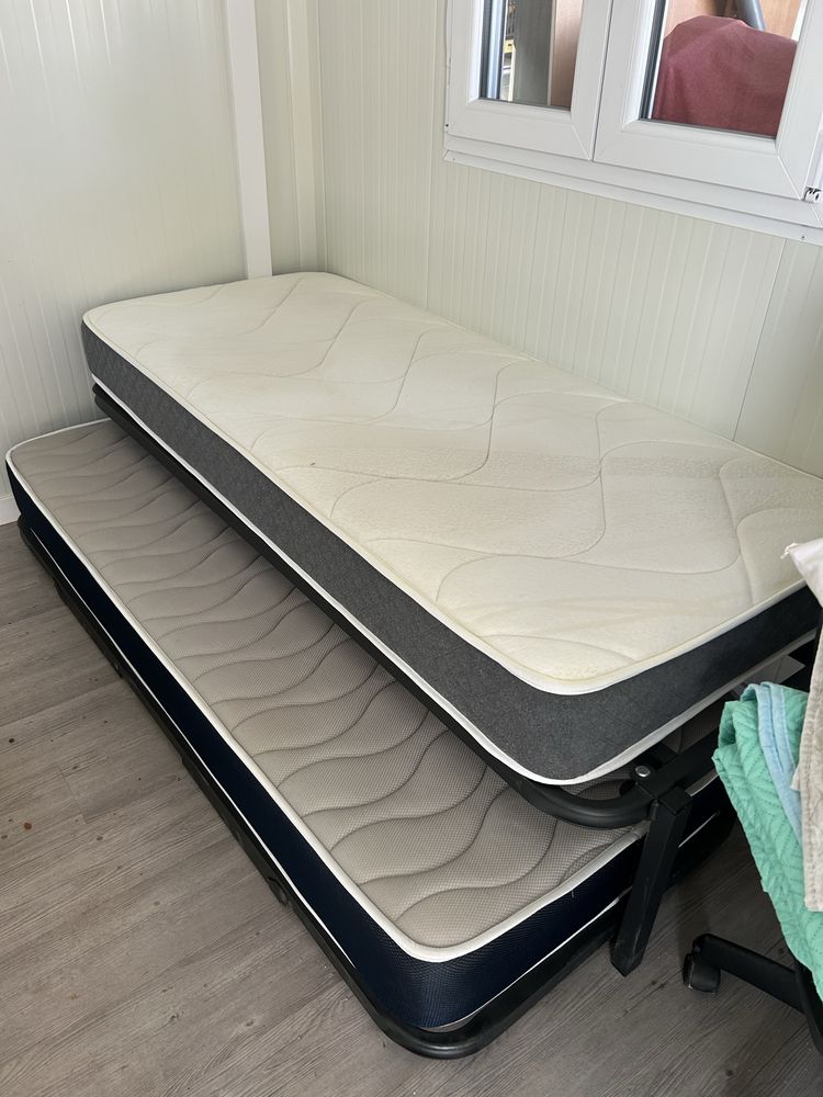 Cama de solteiro com dois colchoes
