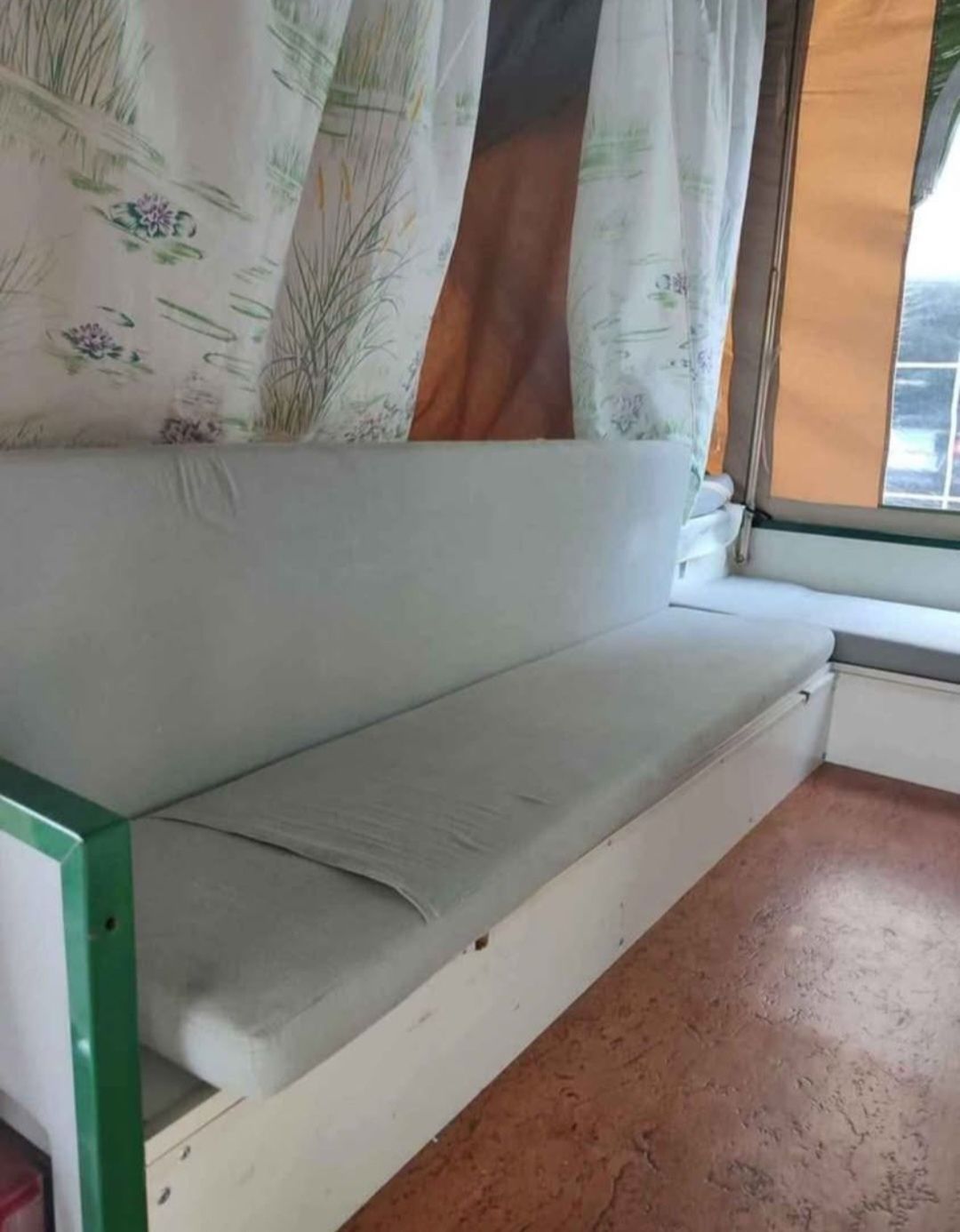 Auto tenda com avançado