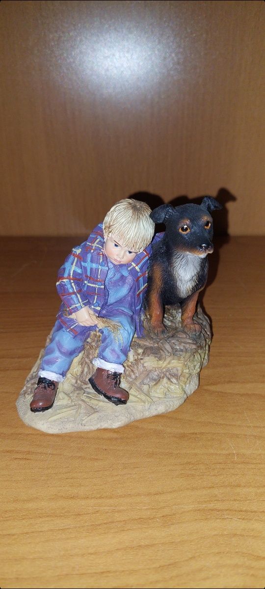 Przepiękna figurka chłopca i psa z kolekcji - Leonardo Collection