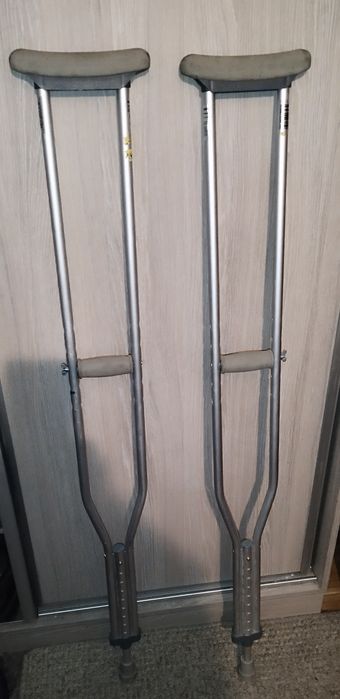 Sprzedam w dobrym stanie kule ortopedyczne pachowe regulowane