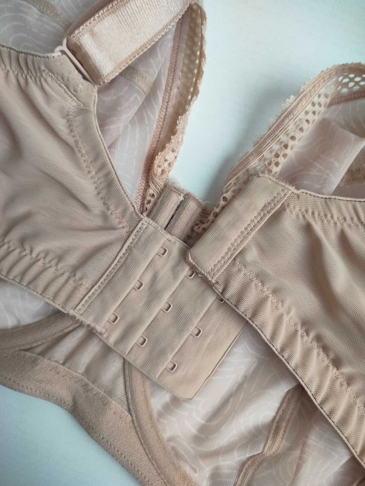 Бюстгальтер Marks & Spencer 95G на большую грудь бежевый в сердечки