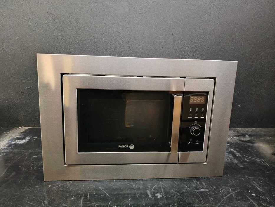 Micro-ondas de encastre Fagor MWB-17AEX — inox, usado em ótimo estado