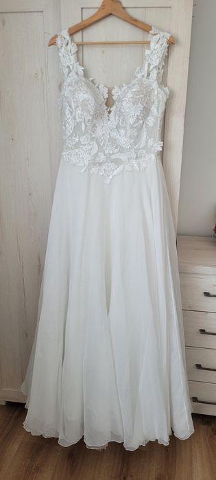 Suknia ślubna łamana biel