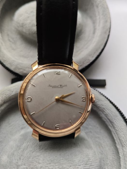 Zegarek IWC   Schaffhausen,  złoty 18k/750, płetwy rekina