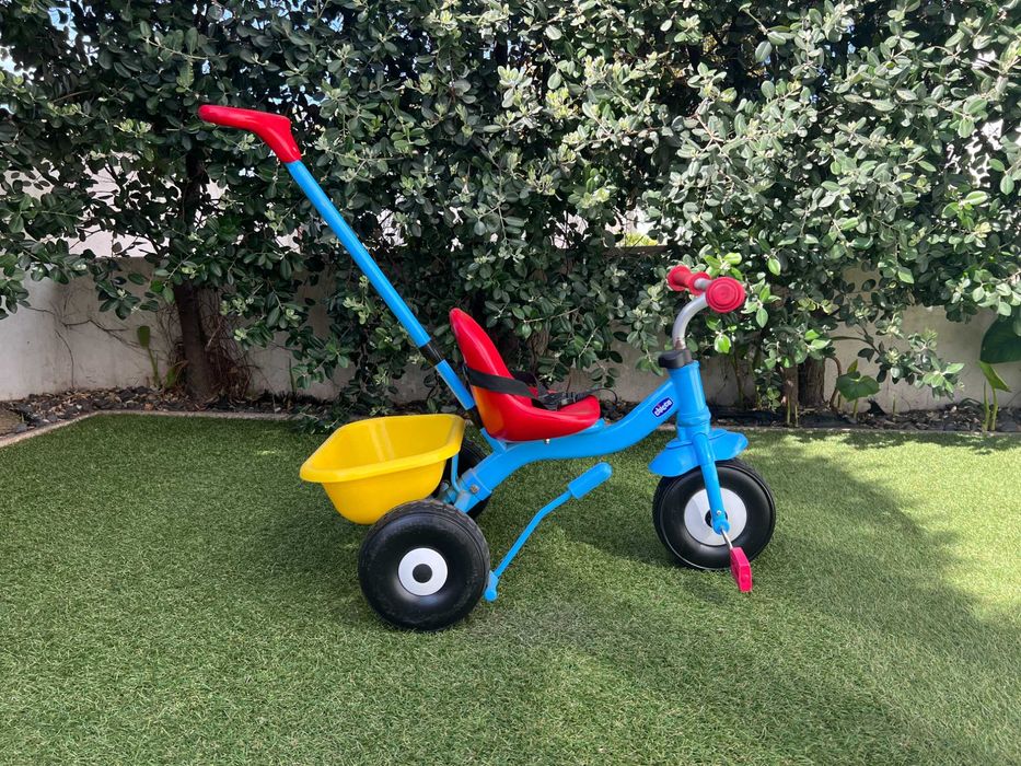 Triciclo Chicco para criança até 5 anos.