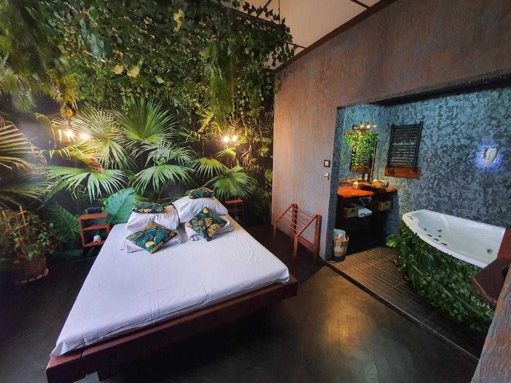 JUNGLE apartament z jacuzzi w centrum miasta