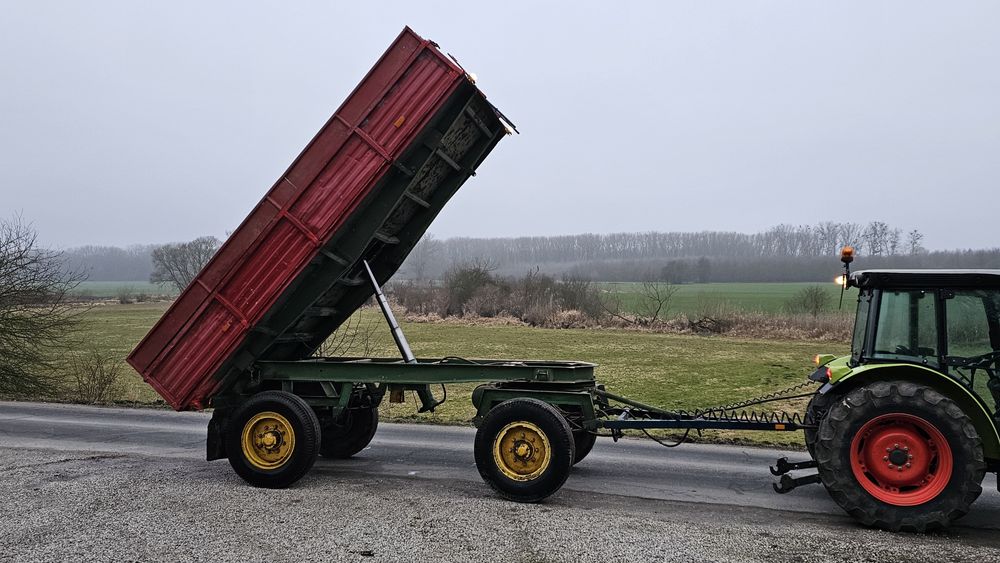 Przyczepa  d 55 . 6T rolnicza