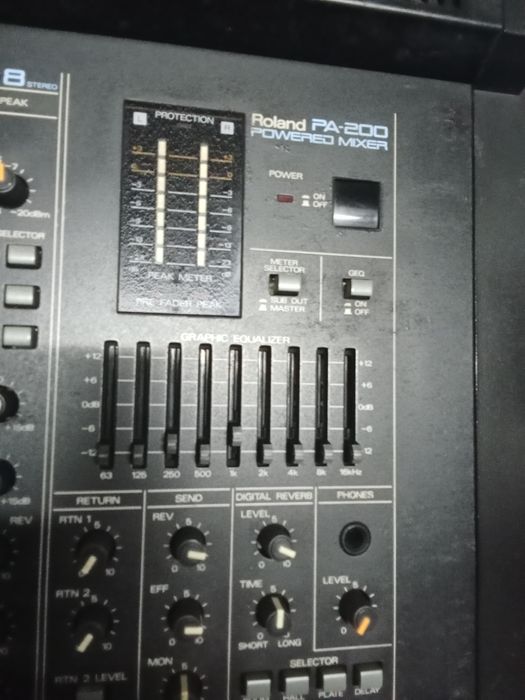 Mesa de Mistura Roland Amplificada