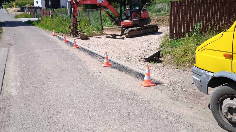 Koparka montaż zbiorników odwodnienia roboty ziemne transport krakow