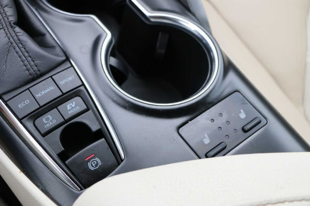 Toyota Camry      2019