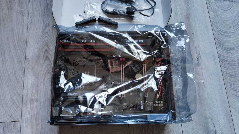 gigabyte GA  AB350 gaming 3— материнська плата (AM4, B350) / б/в