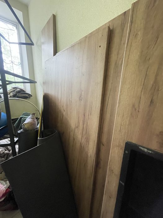 Меблі для кавʼярні або кухні