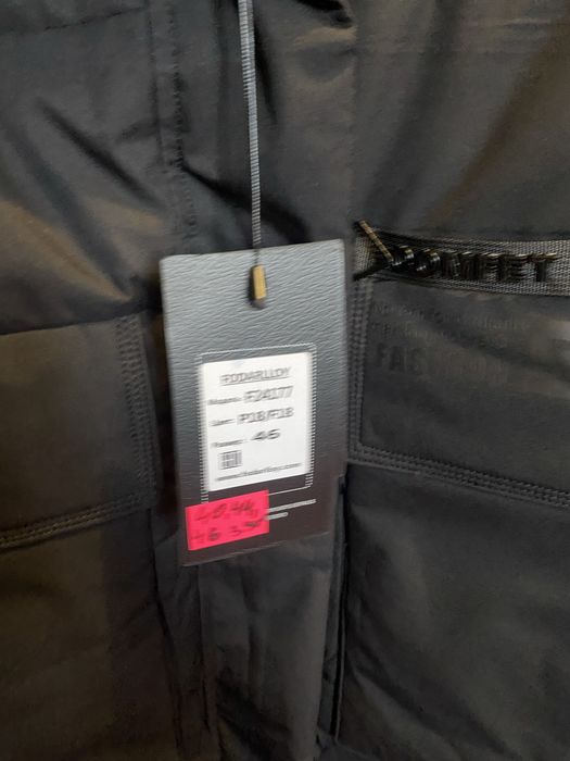 Зимова довга куртка