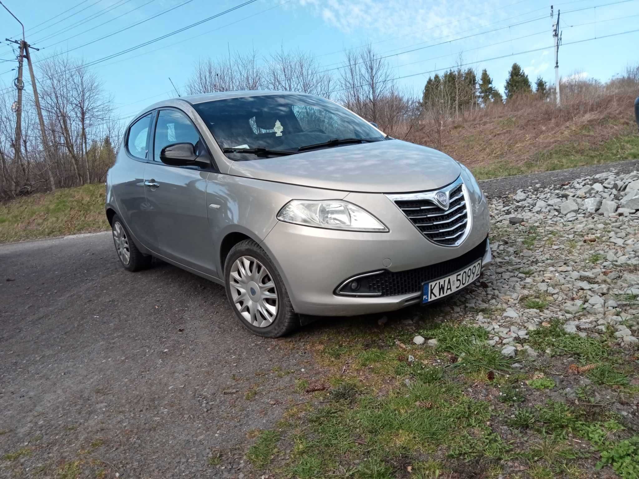 Sprzedam Lancia Ypsilon "Y" rocznik 2011