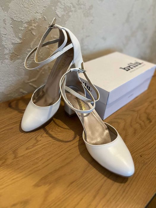 Buty ślubne BRILU czółenka, na słupku, białe, roz 42