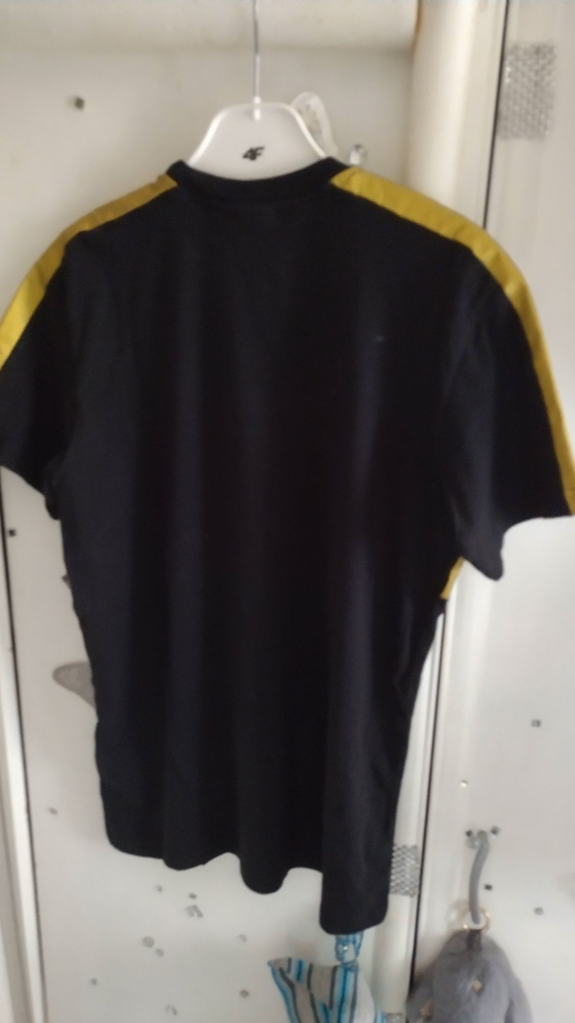Koszulka czarno złota Adidas