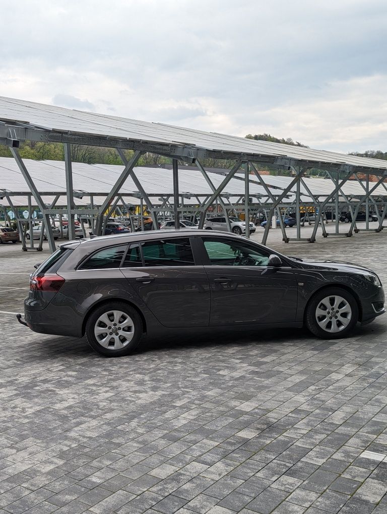 Opel Insignia Sport Tourer AFL light