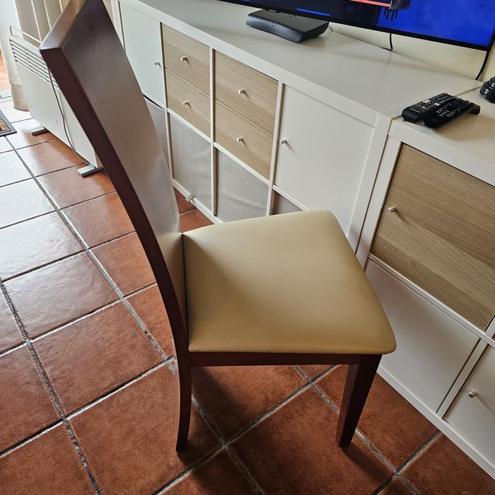 Mesa de jantar com 8 cadeiras