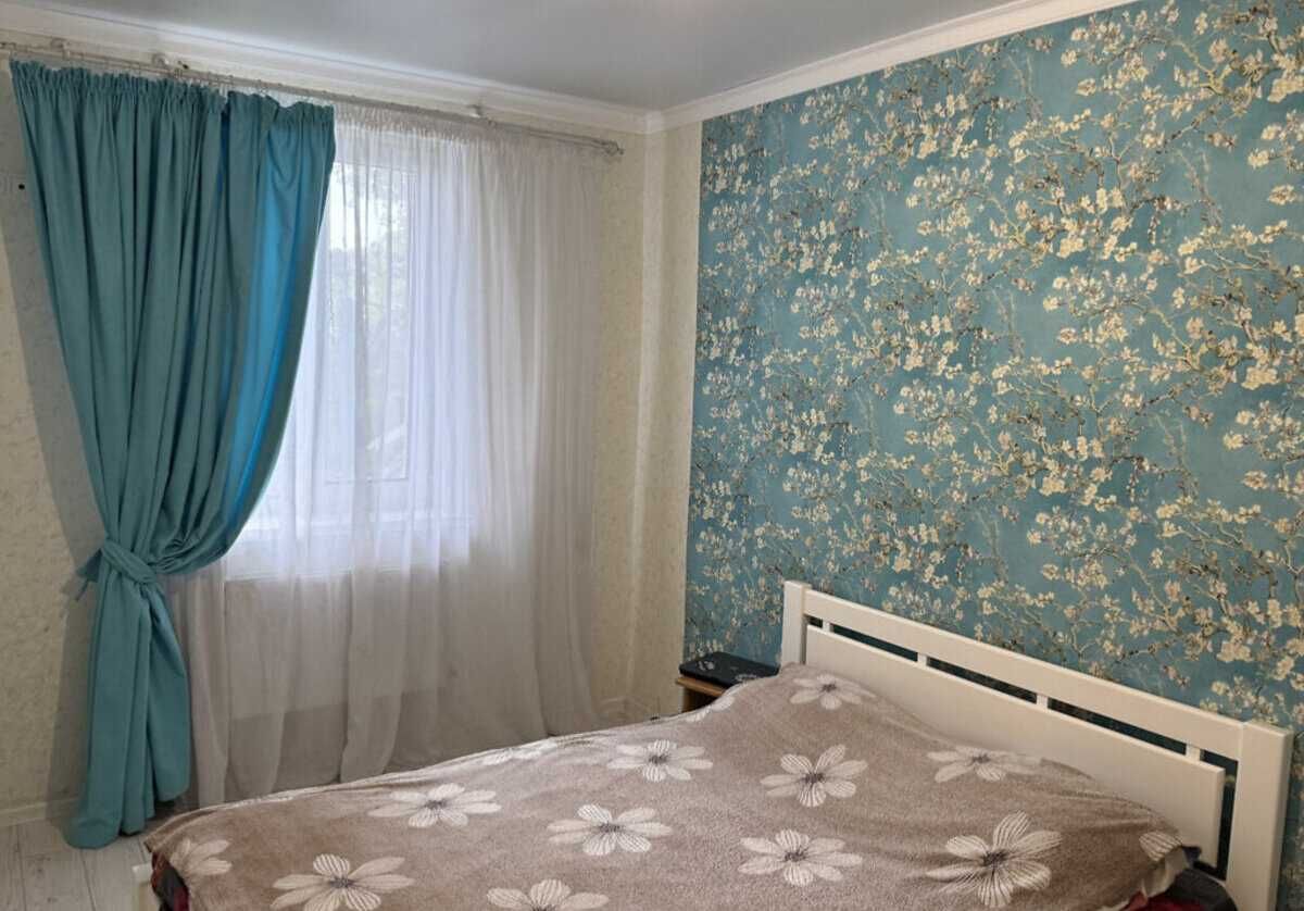 Продається двокімнатна квартира в центрі м. Гнівань