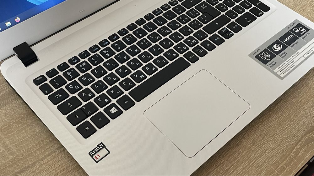 Acer Aspire 15 – чудовий стан | SSD | 8GB RAM | WHITE