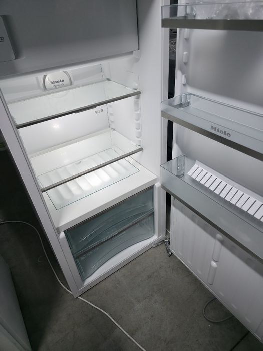 Вбудований Miele  холодильник з морозилкою від 85 см до 177см