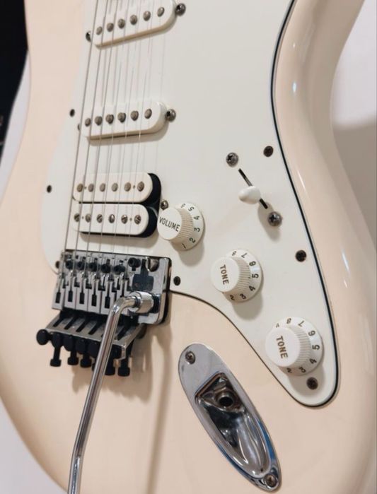 Fender Standard Stratocaster HSS