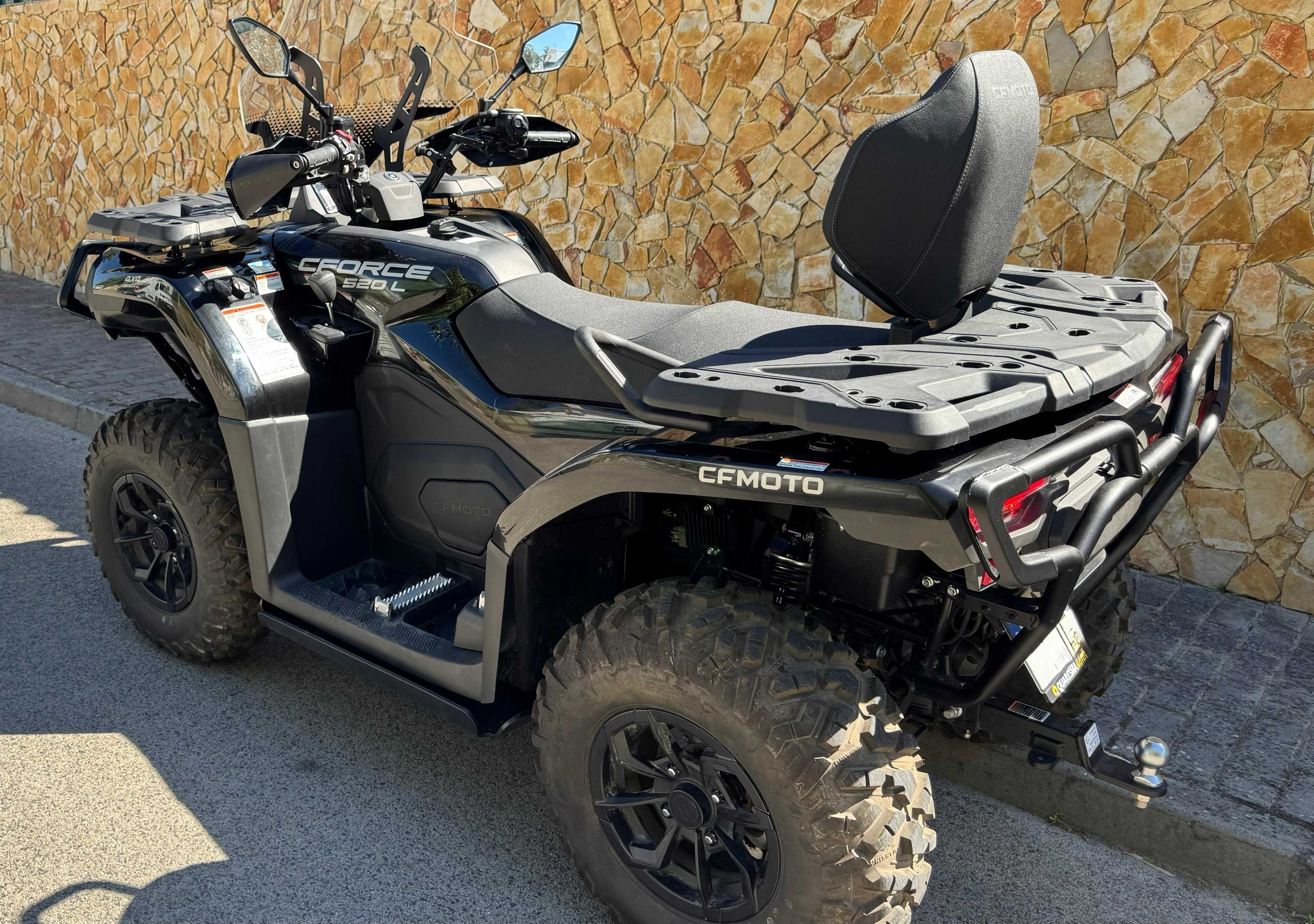 Moto 4 CFMoto CForce 520L EPS 2024 com acessórios