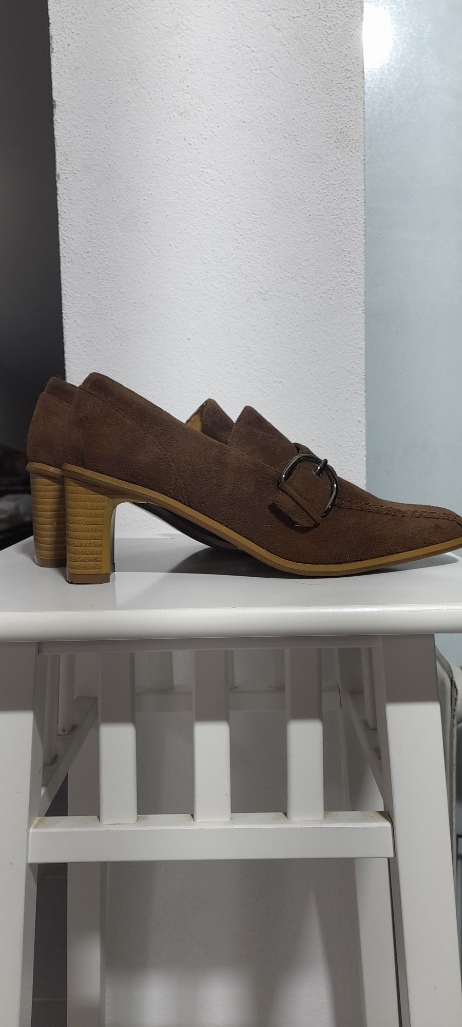 Sapatos de camurça