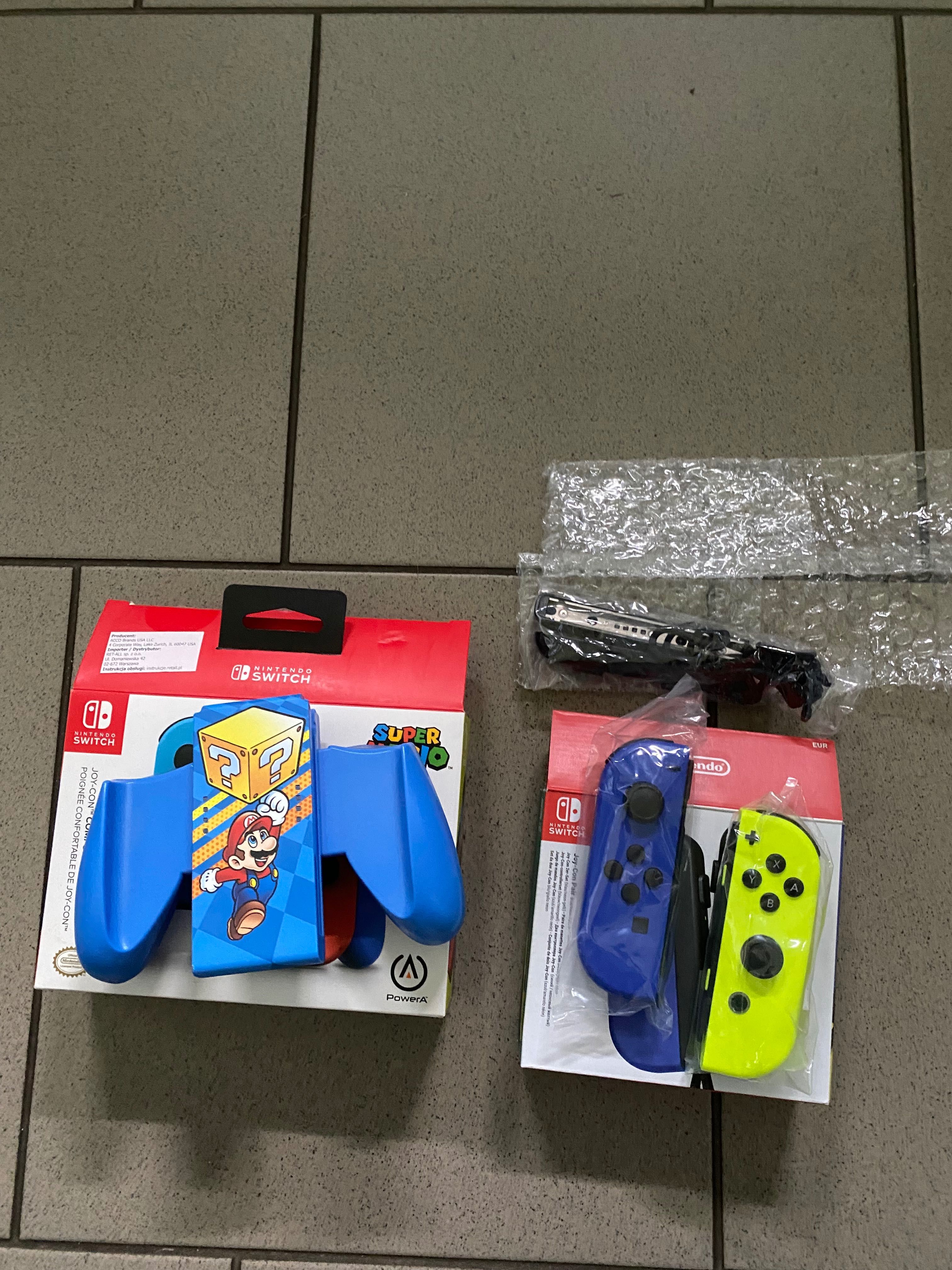Nintendo Switch Joy-con + grip poweraA Mario edycja