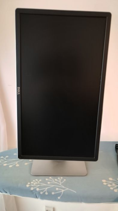 Monitor Dell 23 cale ( 51 x 29 cm)