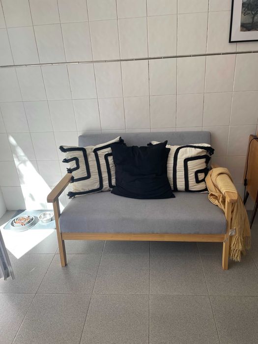 Sofa de tres lugares novo