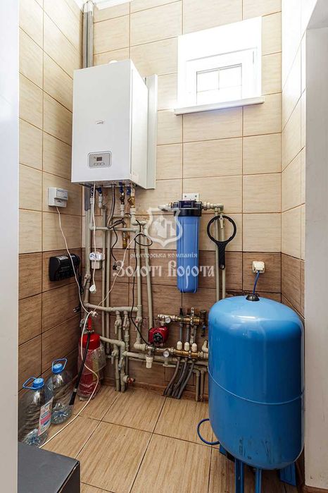 Будинок 2 поверхи, 18 соток. с. Глеваха, поруч Іванковичі і Мархалівка