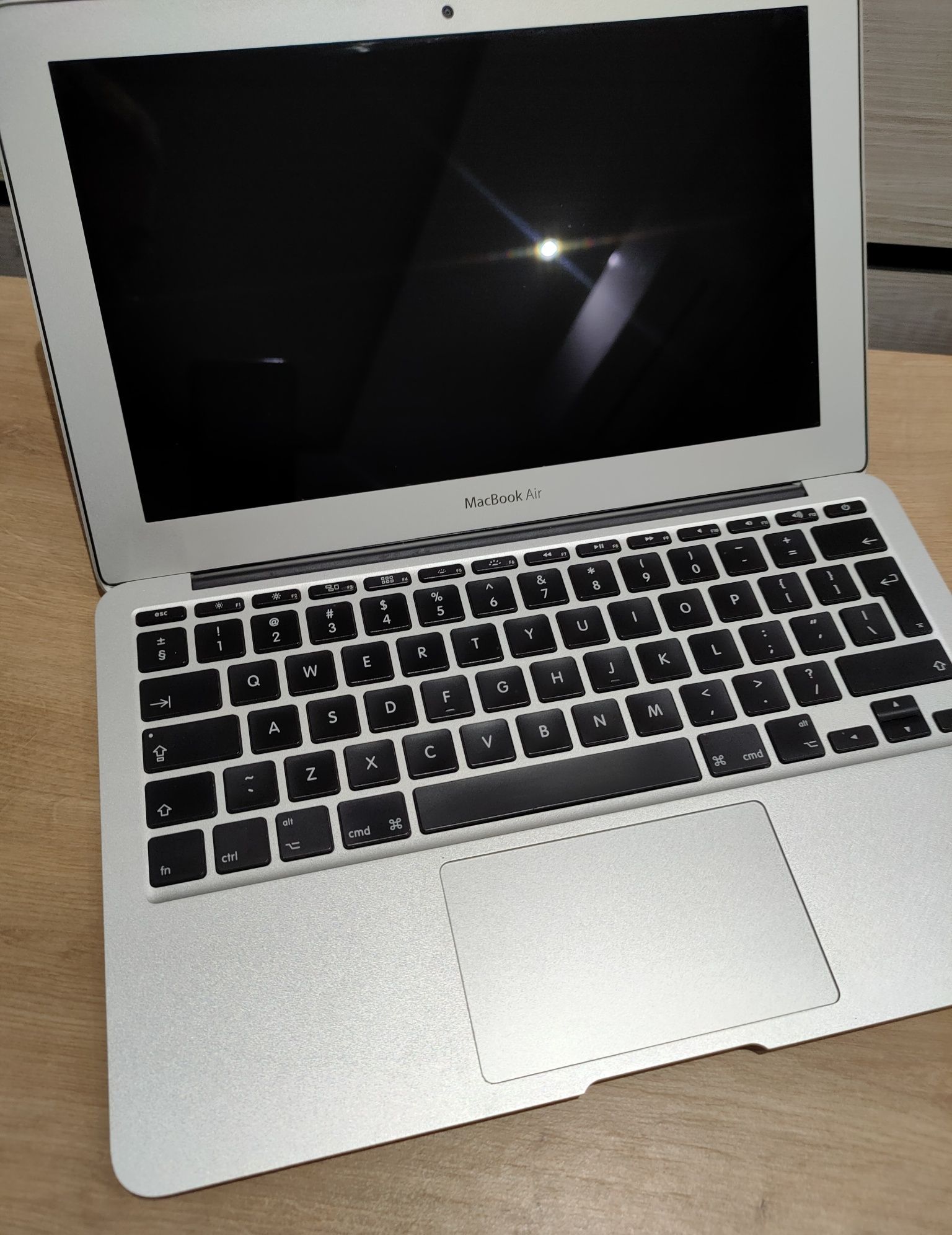 MacBook Air 11 intel i5 / 4GB / 1,7GHz / 128 GB IDEAŁ