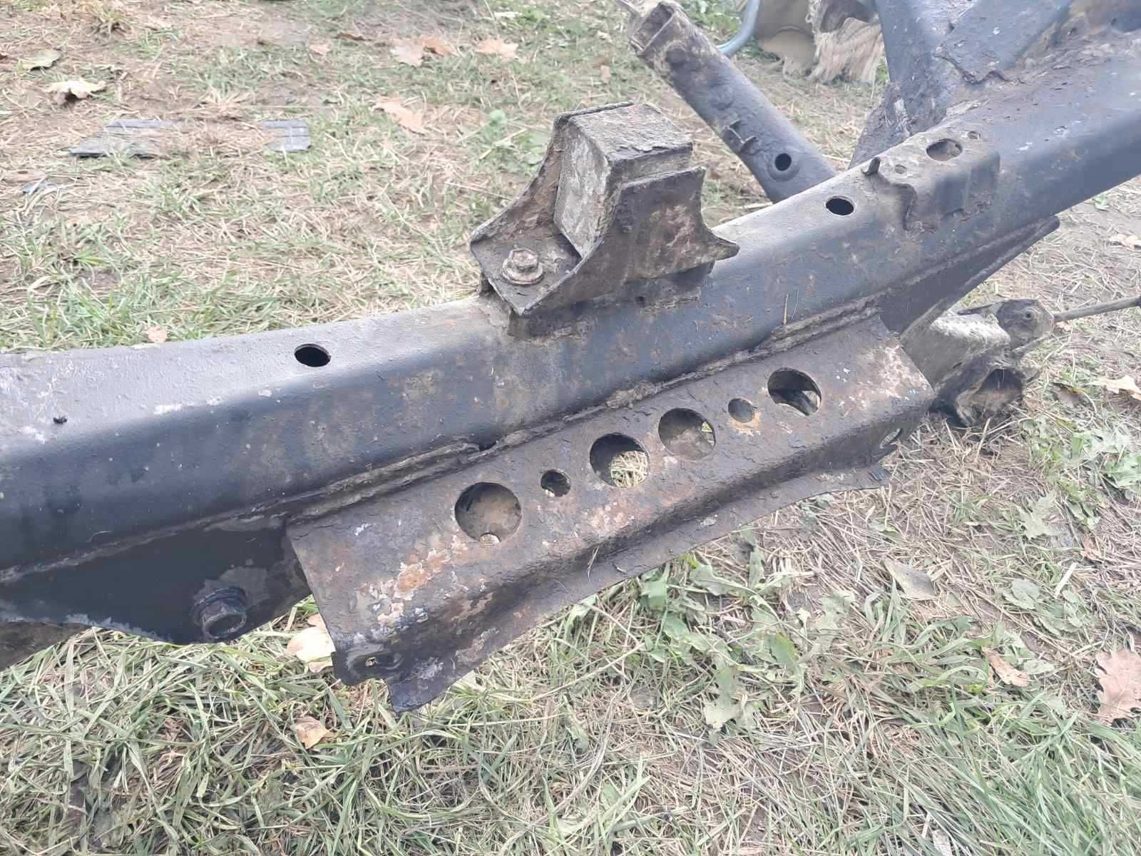 Задня балка ричаги тяги підвіски Тойота Авенсіс т25