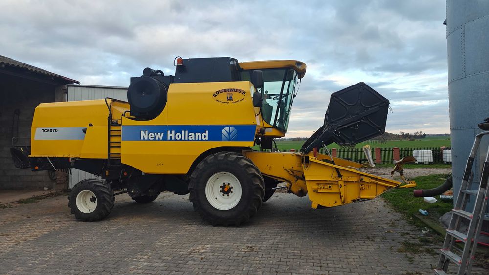 Kombajn Zbożowy New Holland TC 5070