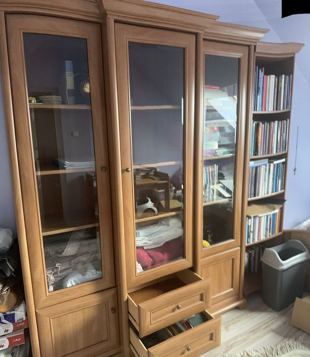 Witryna trzydrzwiowa plus regał