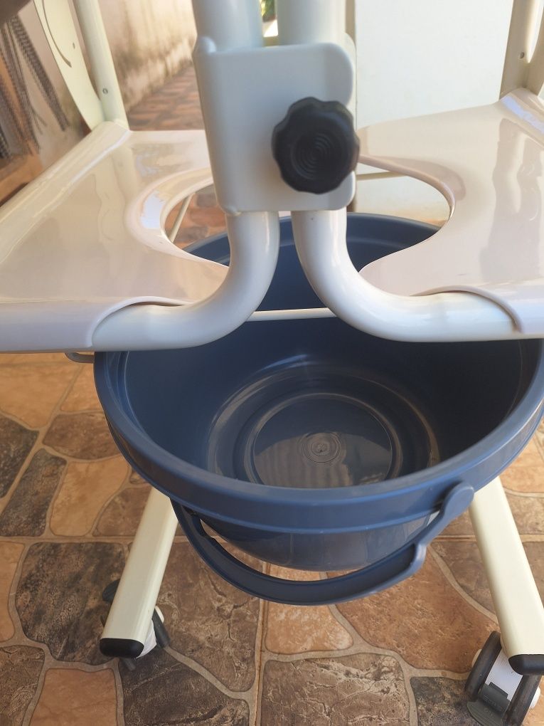 Cadeira ajustável para banhos