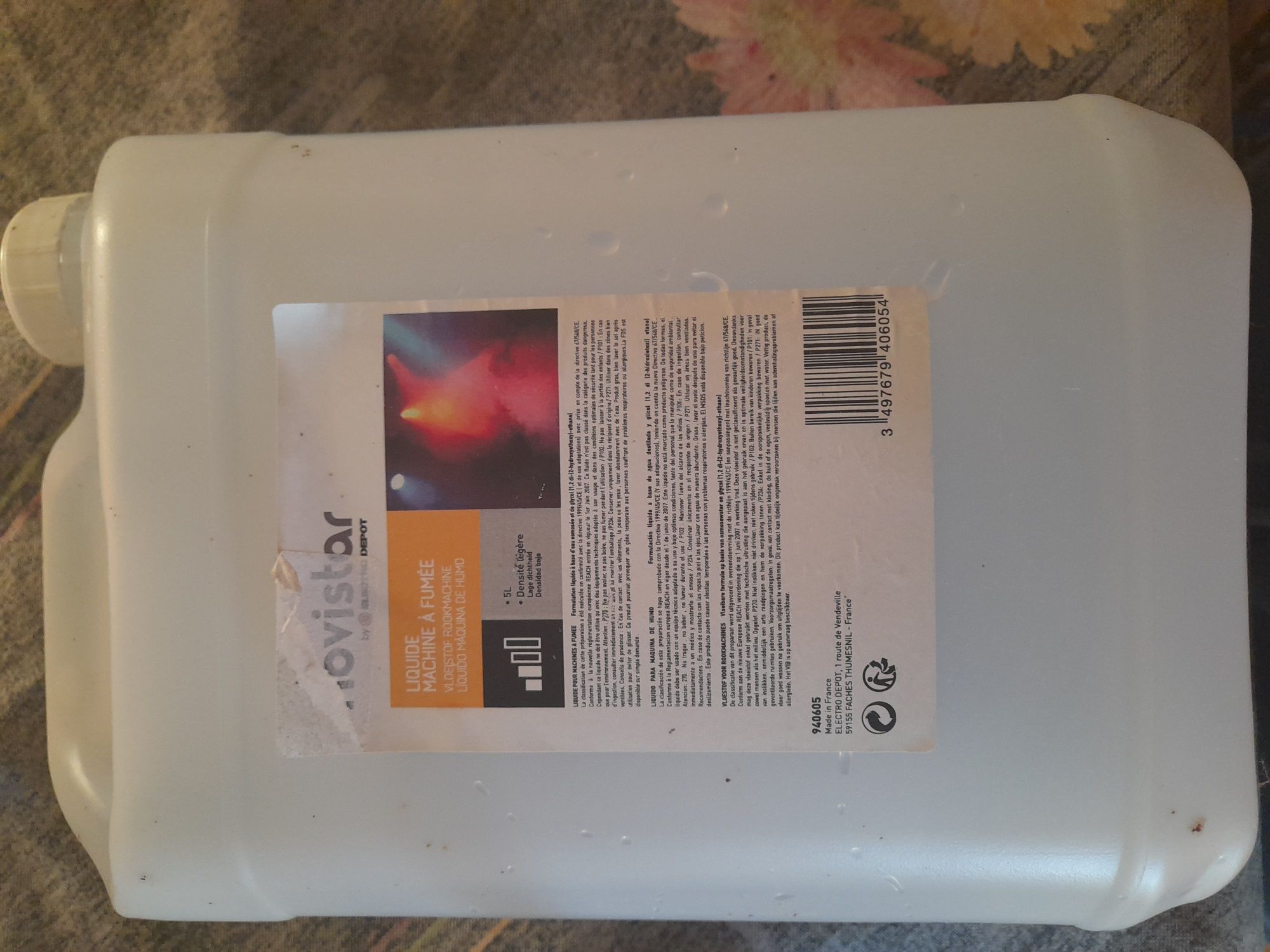 Máquina de fumo com galao de liquido proprio