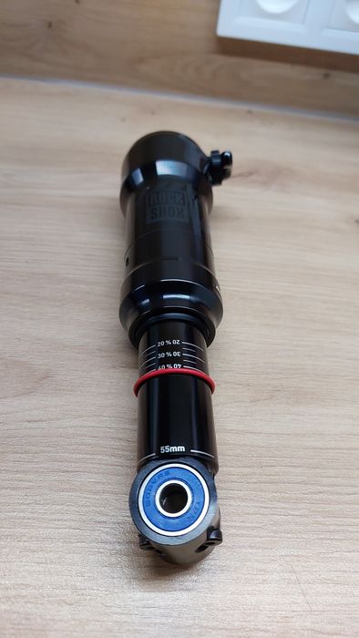 Амортизатор Rock Shox Deluxe RT3 
Розмір 210×55 
Регулювання: відскок,